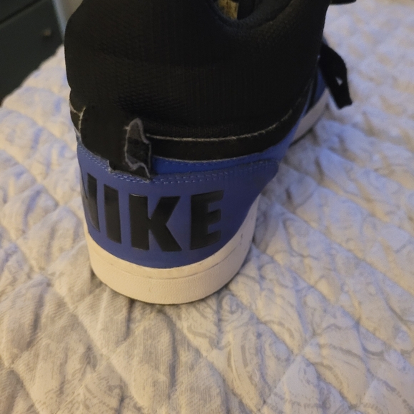 Nike - Picture 3 of 3